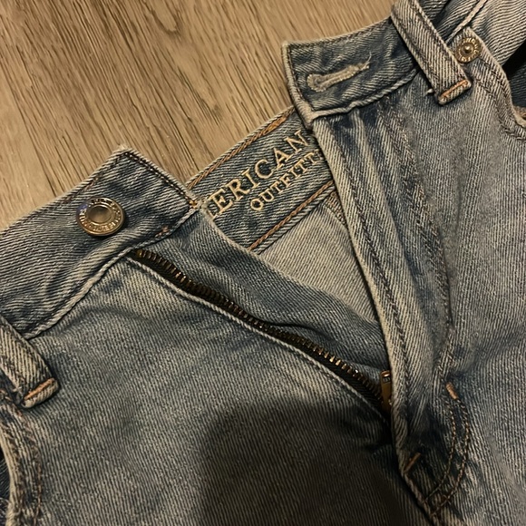 American eagle ripped jeans - Picture 3 of 3
